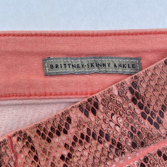 New GUESS Women’s Animal Print Jeans SZ 28 - Picture 7 of 9